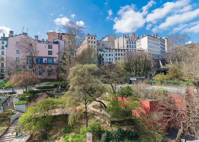 Slo Hostel Lyon Les Pentes (Adults Only)